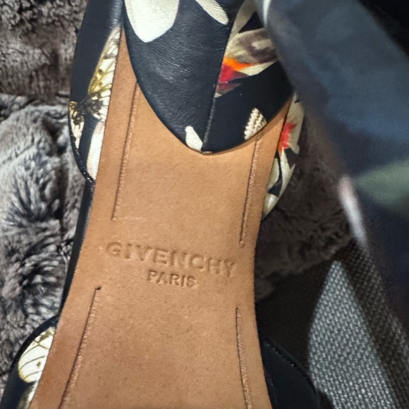Authentic Givenchy heels - Picture 5 of 6